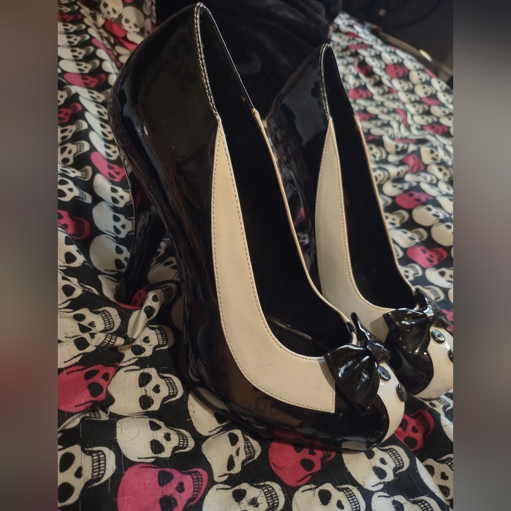 Size 9 Funtasma by Pleaser Tuxedo/pin up heels